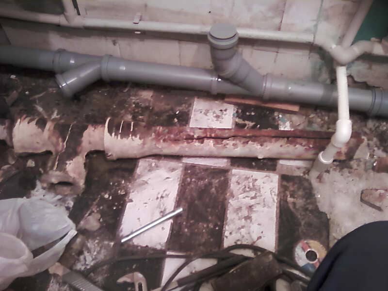 Замена аварийного участка трубы